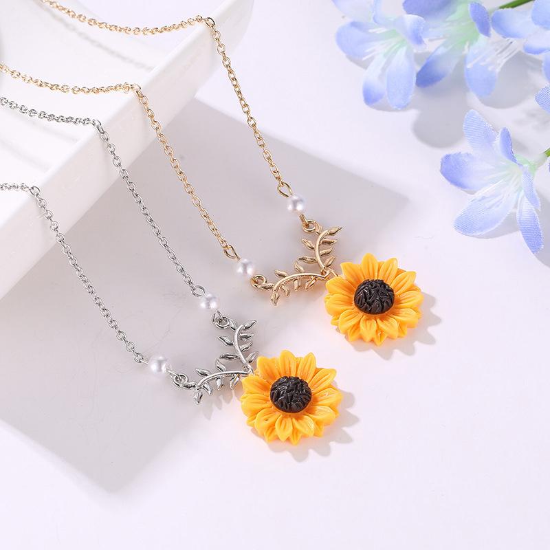 Fascinating Pearl Sunflower Necklace