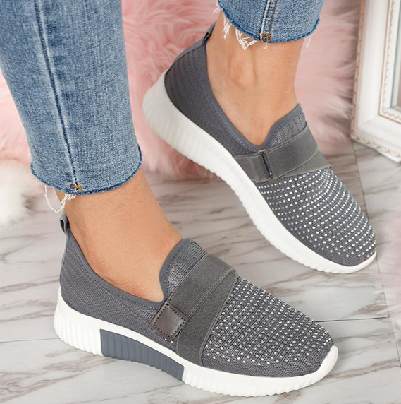 Comfortable, soft and elastic casual footwear
